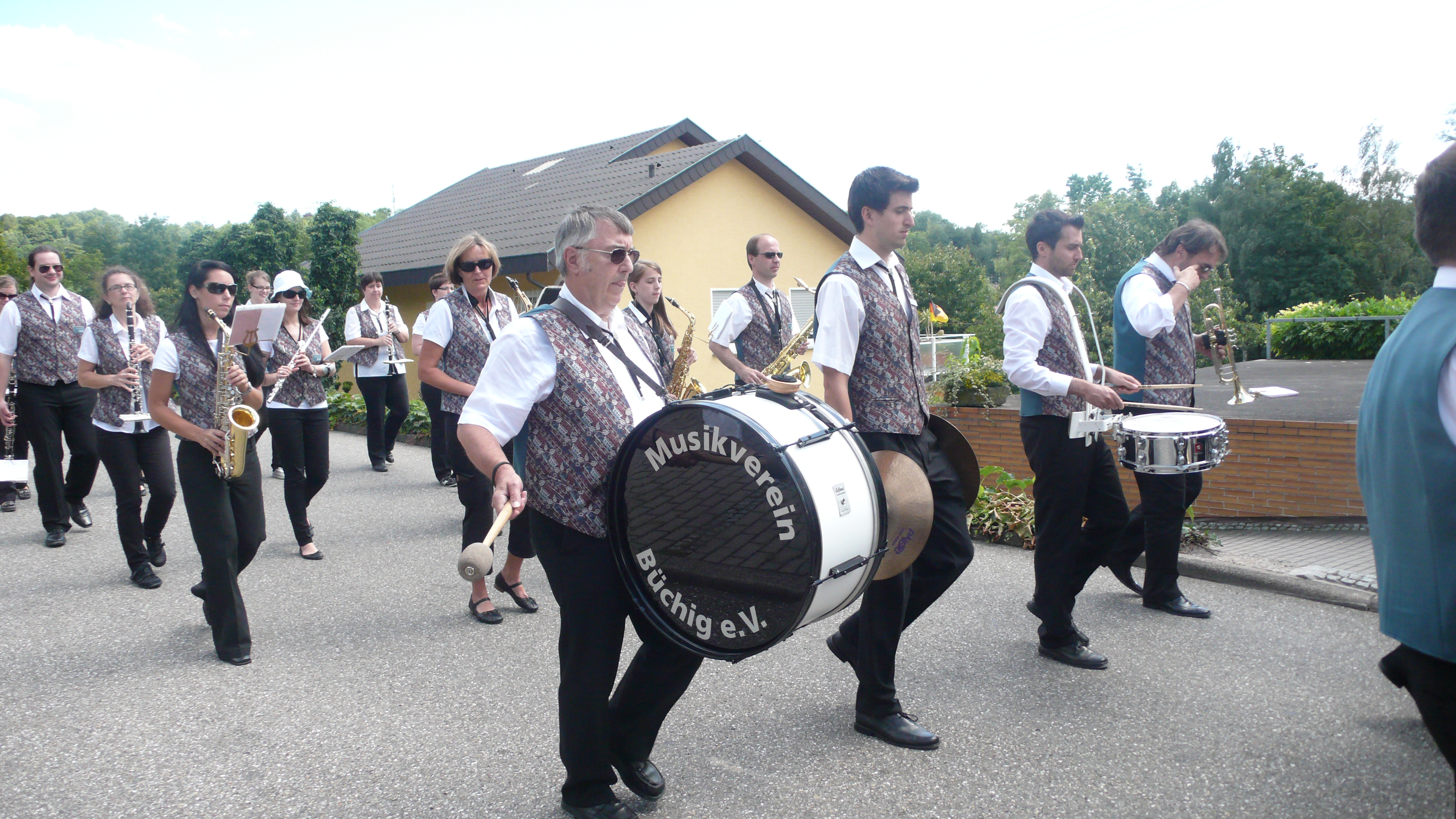 Der Musikverein Büchig bei der Aufstellung zum Festumzug in Flehingen